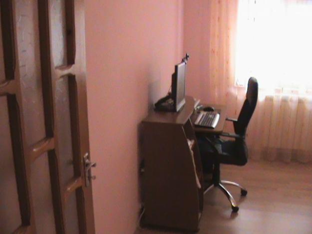 vand apartament 3 camere in onesti - Pret | Preturi vand apartament 3 camere in onesti