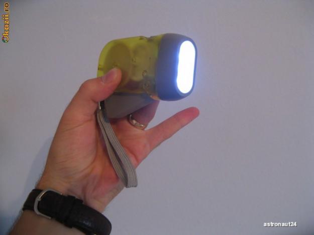 Lanterna Cu Dinam Merge Fara Bateri Cu 3 Leduri Utila Oriunde - Pret | Preturi Lanterna Cu Dinam Merge Fara Bateri Cu 3 Leduri Utila Oriunde