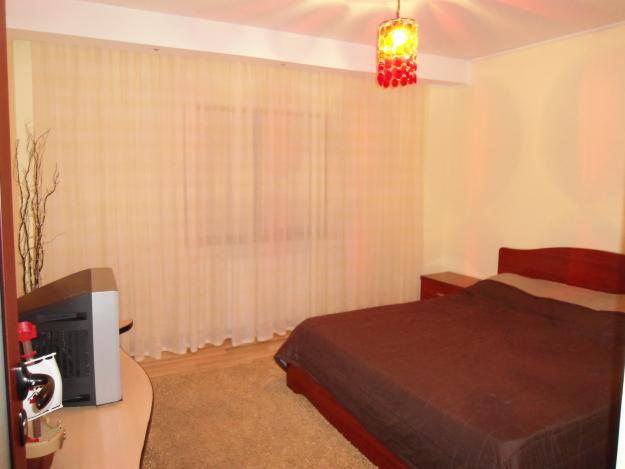 Inchiriez apartament 4 camere - Pret | Preturi Inchiriez apartament 4 camere