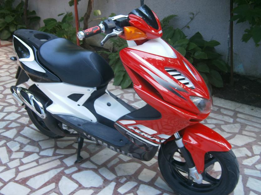 Vand scuter Yamaha Aerox din 2007 Impecabil - Pret | Preturi Vand scuter Yamaha Aerox din 2007 Impecabil