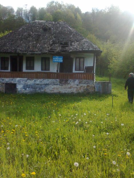 Teren intravilan, cu casa nelocuibila - Pret | Preturi Teren intravilan, cu casa nelocuibila