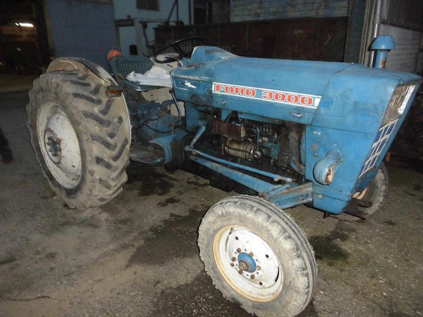 tractor ford 3000 54cp import italia stare perfecta 2300 euro - Pret | Preturi tractor ford 3000 54cp import italia stare perfecta 2300 euro