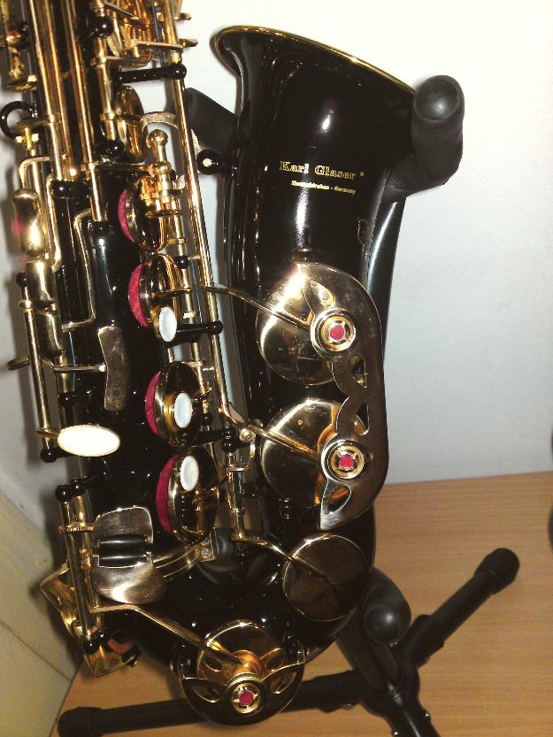 Vand saxofon alto(Mi-bemol) KARL GLASER negru cu clape galbene cufar mustiuc+ - Pret | Preturi Vand saxofon alto(Mi-bemol) KARL GLASER negru cu clape galbene cufar mustiuc+