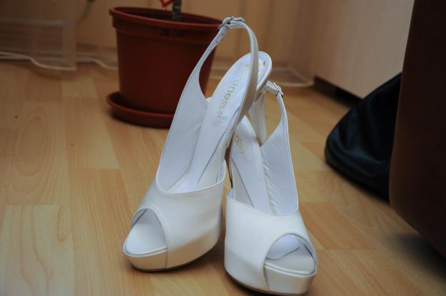 Pantofi de mireasa Veronesse foarte frumosi - Pret | Preturi Pantofi de mireasa Veronesse foarte frumosi