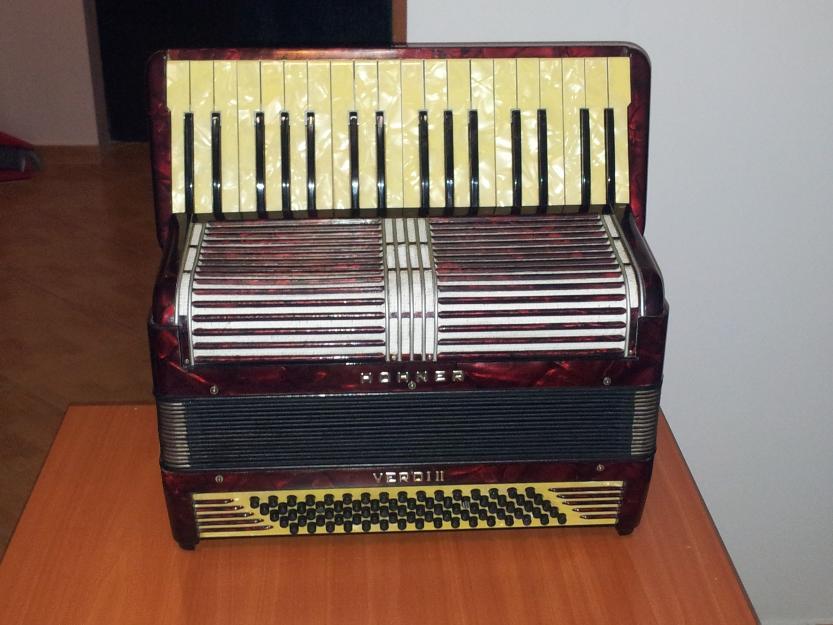 Vand Acordeon Hohner Verdi II cu 80 basi in vergea preparat si bandonat 880 + VIDEO - Pret | Preturi Vand Acordeon Hohner Verdi II cu 80 basi in vergea preparat si bandonat 880 + VIDEO