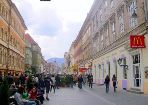 Spatiu comercial in centrul istoric al Brasovului, pe cea mai importanta strada din Brasov, ofera un vad excelent pentru - Pret | Preturi Spatiu comercial in centrul istoric al Brasovului, pe cea mai importanta strada din Brasov, ofera un vad excelent pentru