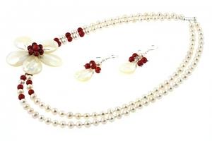 Set bijuterii perle de cultura, floare sidef si coral - Pret | Preturi Set bijuterii perle de cultura, floare sidef si coral