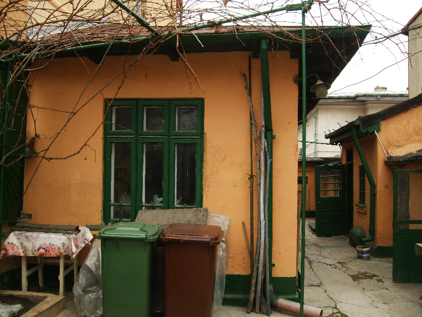 De vanzare teren de 150 mp, cu casa renovabila/demolabila, in zona Domenii. - Pret | Preturi De vanzare teren de 150 mp, cu casa renovabila/demolabila, in zona Domenii.