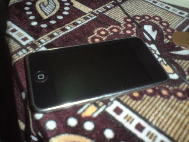 Vand iPod Touch 2G 8GB - Pret | Preturi Vand iPod Touch 2G 8GB
