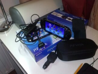 PsVita WI-FI, garantie +joc+travel - Pret | Preturi PsVita WI-FI, garantie +joc+travel