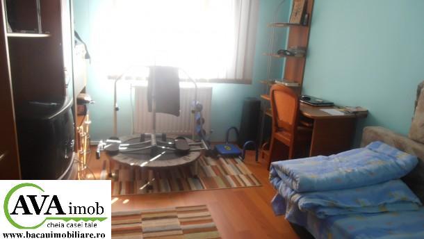 Vand apartament cu 4 camere decomandate cu suprafata de 90mp, in zona SIF Moldova - Pret | Preturi Vand apartament cu 4 camere decomandate cu suprafata de 90mp, in zona SIF Moldova