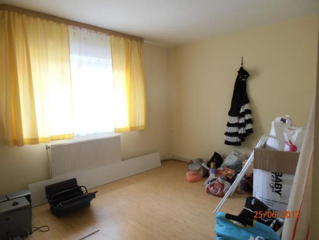 BACAU, VAND URGENT APARTAMENT CU 2 CAMERE DECOMANDAT PE STEFAN CEL MARE, LA ETAJUL 2 - Pret | Preturi BACAU, VAND URGENT APARTAMENT CU 2 CAMERE DECOMANDAT PE STEFAN CEL MARE, LA ETAJUL 2