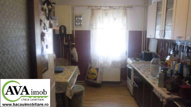 Vand apartament cu 3 camere decomandat zona Cora - Pret | Preturi Vand apartament cu 3 camere decomandat zona Cora