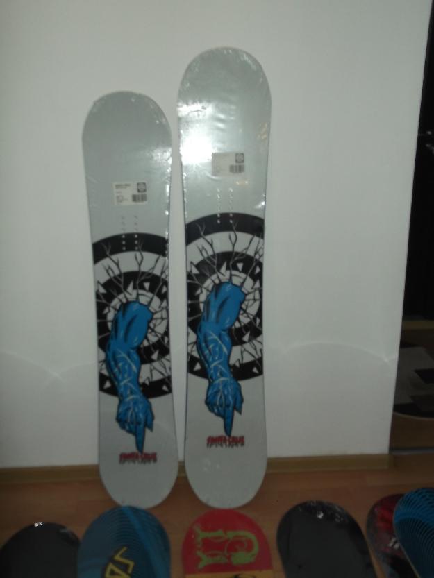 Placa snowboard santa cruz robone 142 148 154 160 cm noua !! model 2012 am si legaturi noi - Pret | Preturi Placa snowboard santa cruz robone 142 148 154 160 cm noua !! model 2012 am si legaturi noi