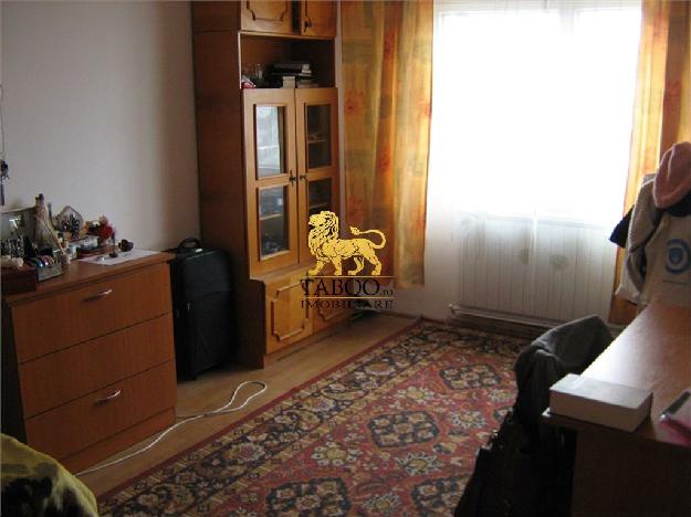 Apartament de vanzare 3 camere zona Vasile Aaron Sibiu - Pret | Preturi Apartament de vanzare 3 camere zona Vasile Aaron Sibiu