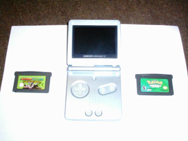 vand gamboy advance sp cu 2 jocuri si un incarcator - Pret | Preturi vand gamboy advance sp cu 2 jocuri si un incarcator