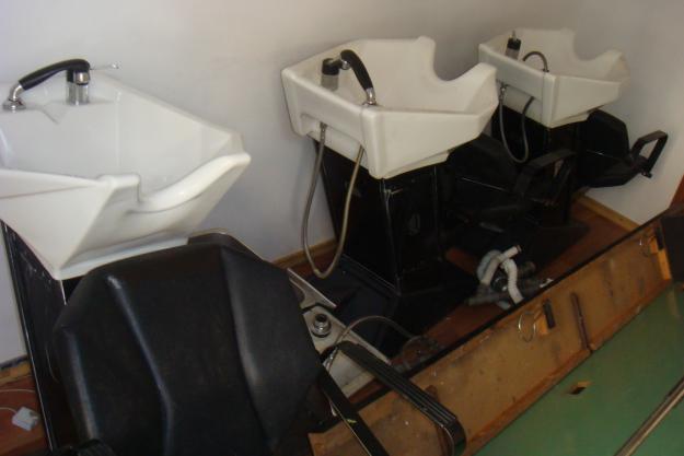 coafor- 3 scaune cu unitate de spalare din ceramica in spate de spalat pe cap - Pret | Preturi coafor- 3 scaune cu unitate de spalare din ceramica in spate de spalat pe cap