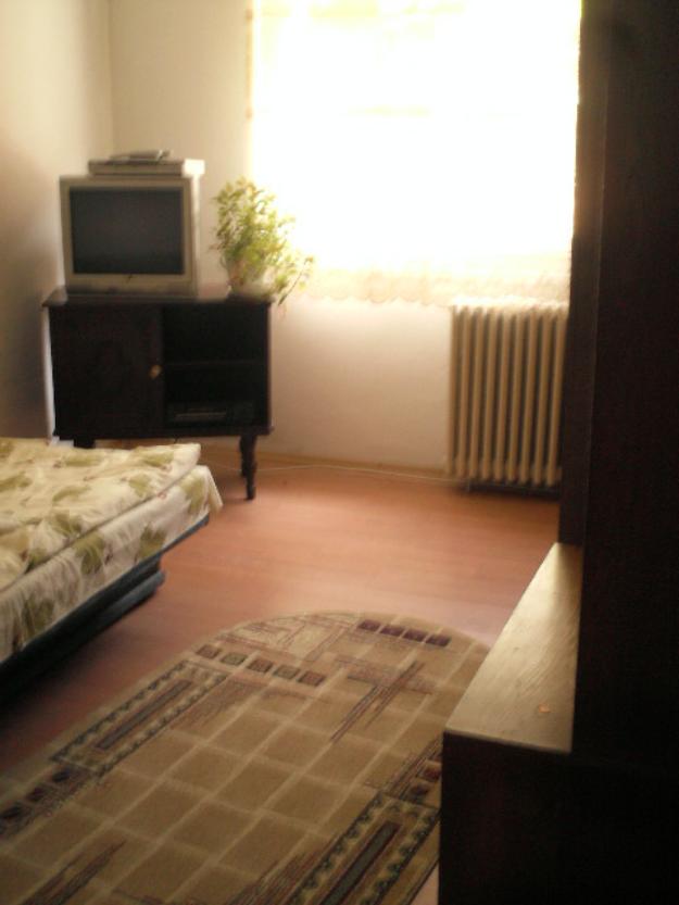 Inchiriez apartament 3 camere , mobilata, zona centrala - Pret | Preturi Inchiriez apartament 3 camere , mobilata, zona centrala