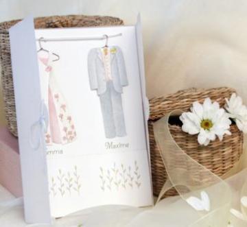 Invitatie rochie de mireasa si costum mire pe umerase - Pret | Preturi Invitatie rochie de mireasa si costum mire pe umerase