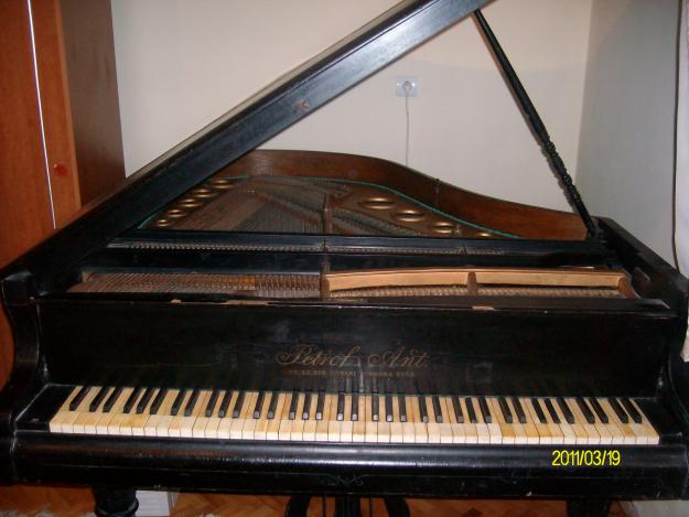 Vand pian antic Petrof Ant. cu placa de bronz,fabricat intre1880-1890 - Pret | Preturi Vand pian antic Petrof Ant. cu placa de bronz,fabricat intre1880-1890