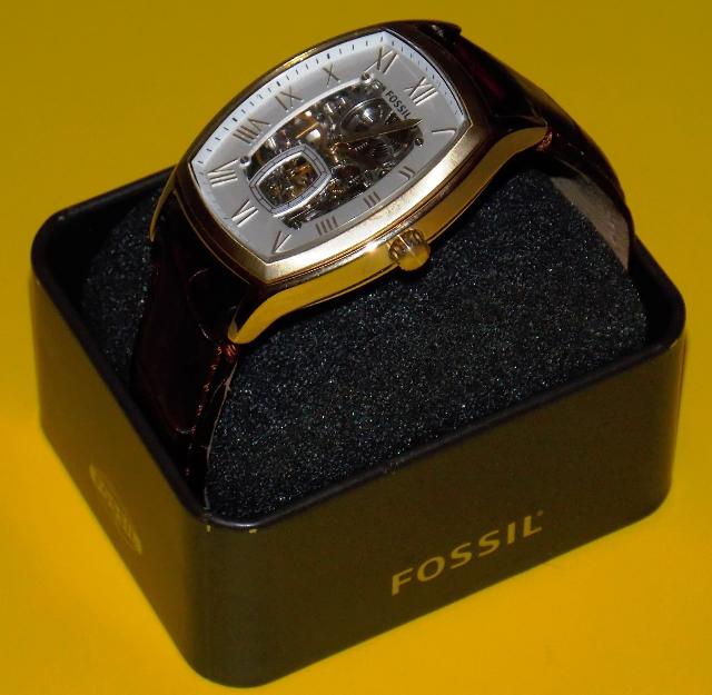 Ceas automatic pentru barbati Fossil ME3026, NOU, adus din SUA, curea piele - 349Ron - Pret | Preturi Ceas automatic pentru barbati Fossil ME3026, NOU, adus din SUA, curea piele - 349Ron