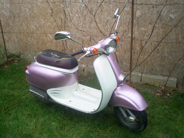 HONDA GIORNO RETRO AN FABRICATIE 2005 MAI MULT PENTRU DAME... VOPSEA ALB PERLAT SI MOV PE - Pret | Preturi HONDA GIORNO RETRO AN FABRICATIE 2005 MAI MULT PENTRU DAME... VOPSEA ALB PERLAT SI MOV PE