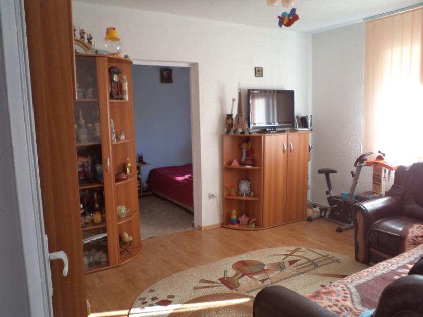 Apartament 3 camere semidecomandat, etajul 2, Sibiu - Cedonia - Pret | Preturi Apartament 3 camere semidecomandat, etajul 2, Sibiu - Cedonia