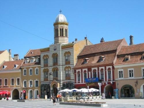 Spatiu comercial/birouri situat in centrul istoric al Brasovului,la etajul 1 al unei cladii istorice, cu ferestre la P- - Pret | Preturi Spatiu comercial/birouri situat in centrul istoric al Brasovului,la etajul 1 al unei cladii istorice, cu ferestre la P-