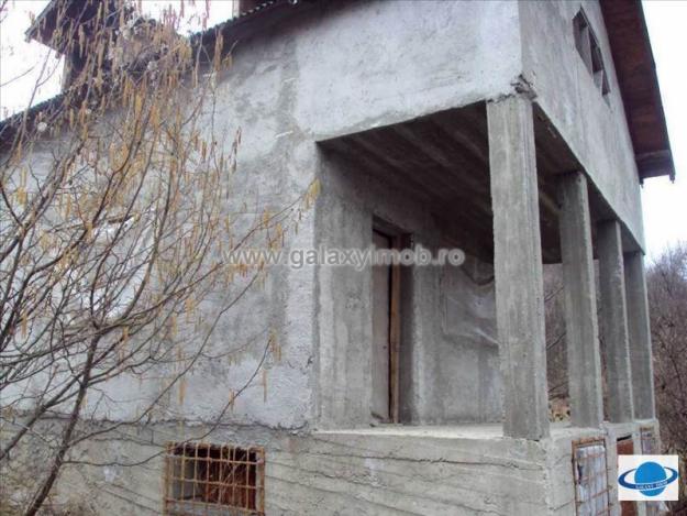 GLX400313 Vila (P+M) de vanzare in zona de deal la 7 km de Targoviste - Pret | Preturi GLX400313 Vila (P+M) de vanzare in zona de deal la 7 km de Targoviste