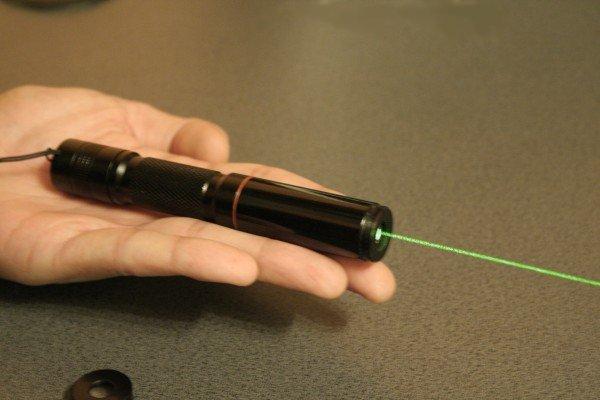 laser verde 100mw-200mw arde instant chibrite! - Pret | Preturi laser verde 100mw-200mw arde instant chibrite!