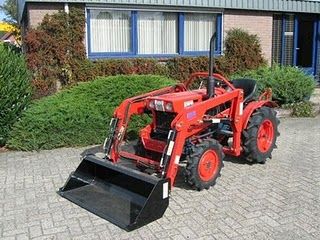 TRACTOR mic KUBOTA B7001 16CP CU INCARCATOR FRONTAL tractoras microtrctor second hand 5700Euro - Pret | Preturi TRACTOR mic KUBOTA B7001 16CP CU INCARCATOR FRONTAL tractoras microtrctor second hand 5700Euro