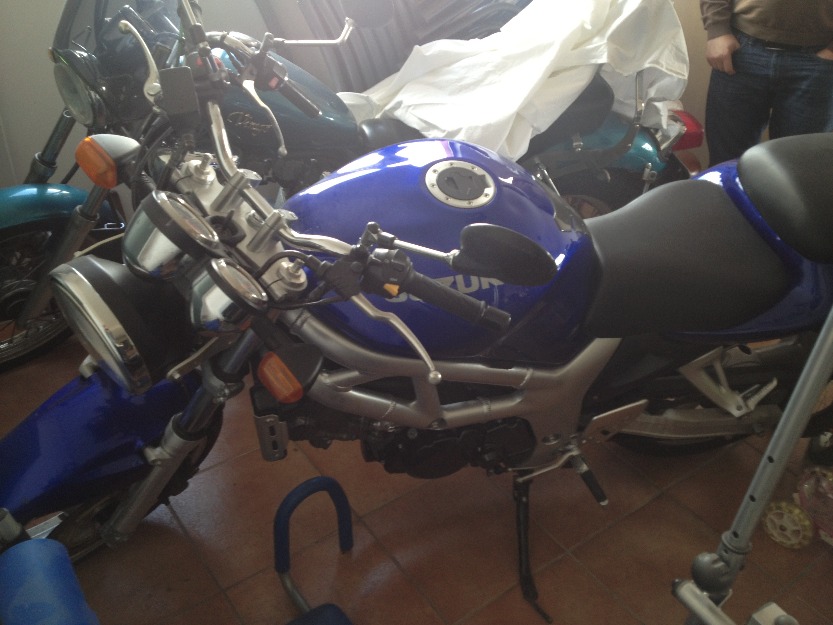 vand motocicleta suzuki sv 650, km 20.000, impecabil, pret 2300euro negociabil, pt mai mul - Pret | Preturi vand motocicleta suzuki sv 650, km 20.000, impecabil, pret 2300euro negociabil, pt mai mul