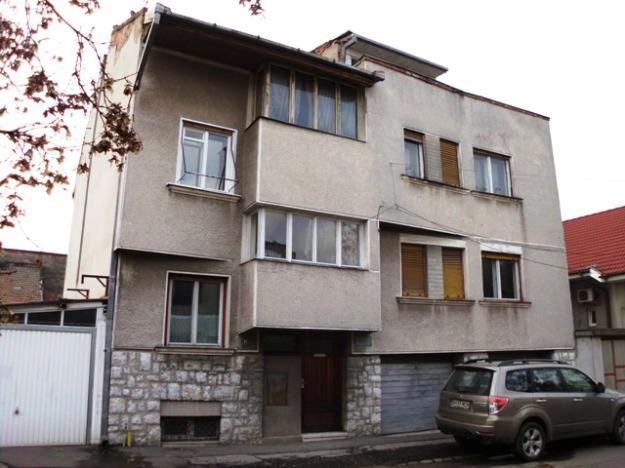 DE vanzare casa situata central - Pret | Preturi DE vanzare casa situata central