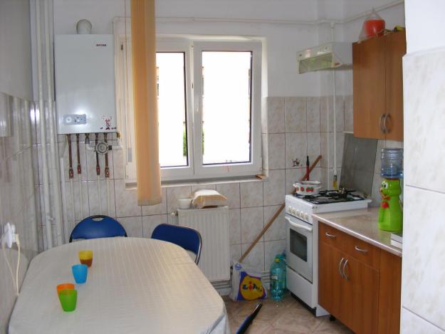 Racadau - Scoala 25, apartament decomandat cu 3 camere - Pret | Preturi Racadau - Scoala 25, apartament decomandat cu 3 camere