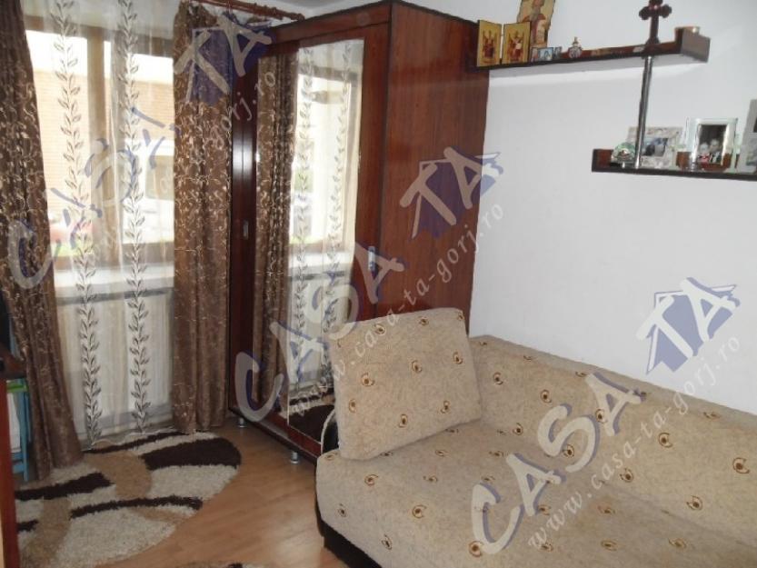 Apartament 3 camere, merita vazut! (ideal spatiu comercial) - Pret | Preturi Apartament 3 camere, merita vazut! (ideal spatiu comercial)