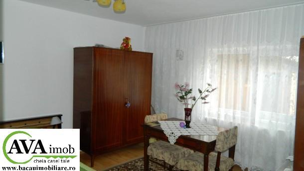 Vanzare Urgent casa in Bacau, cartier Tache, str. George Enescu, intre vile, la strada - Pret | Preturi Vanzare Urgent casa in Bacau, cartier Tache, str. George Enescu, intre vile, la strada