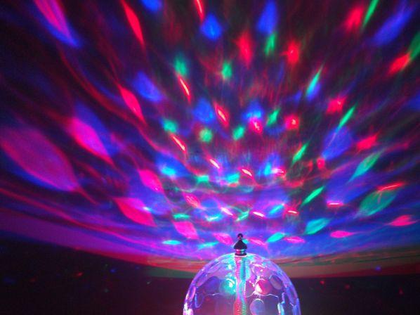 LED Crystal Ball NOU! 2013! Glob raze lumini LED - Pret | Preturi LED Crystal Ball NOU! 2013! Glob raze lumini LED