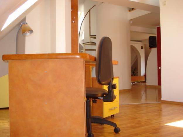 Inchiriez apartament 3 camere, in Brasov ultracentral, in spatele magazinului Star - Pret | Preturi Inchiriez apartament 3 camere, in Brasov ultracentral, in spatele magazinului Star