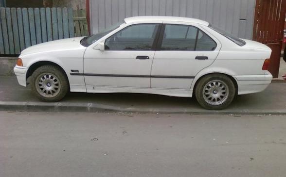 Bmw 318i e36 Dezmembrez orice piesa! - Pret | Preturi Bmw 318i e36 Dezmembrez orice piesa!