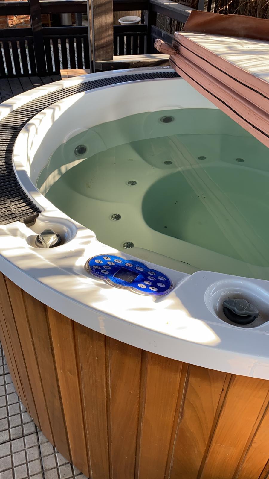 Service Jacuzzi si cazi cu hidromasaj - Pret | Preturi Service Jacuzzi si cazi cu hidromasaj