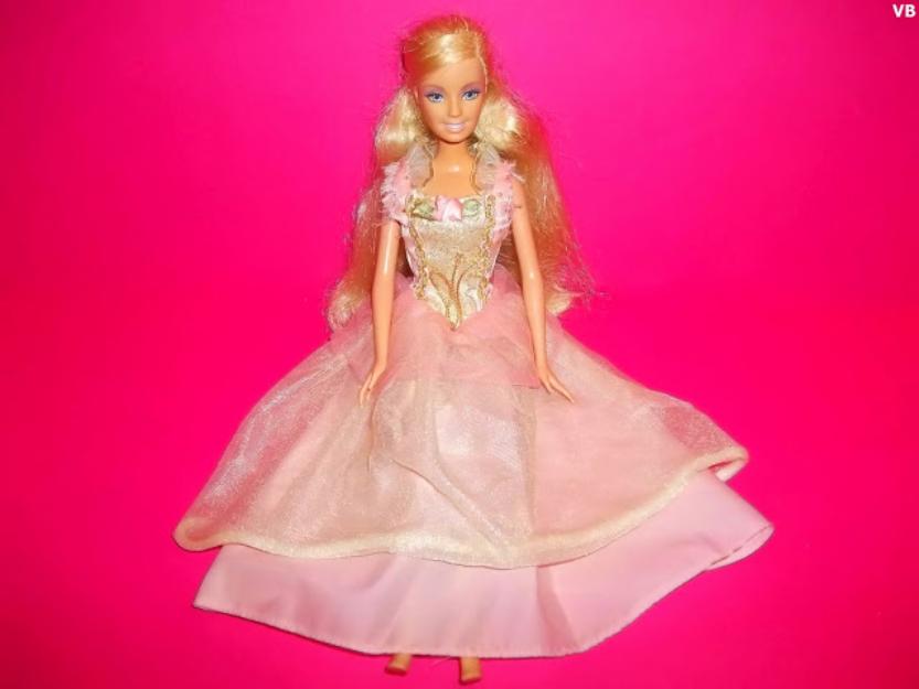 jucarii papusa barbie de la mattel cap 1998 si corp 1999 made in indonesia muzical cu doua - Pret | Preturi jucarii papusa barbie de la mattel cap 1998 si corp 1999 made in indonesia muzical cu doua