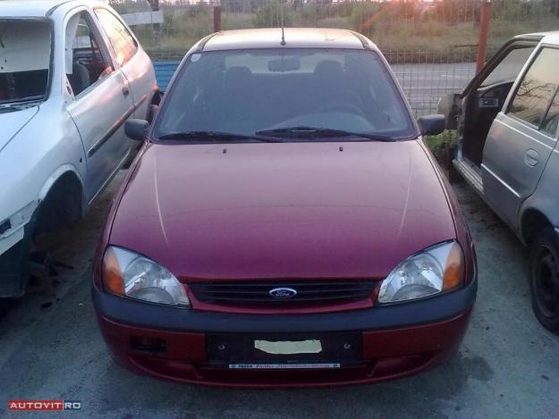 Dezmembrez Ford Fiesta 1.8 diesel din 2000, piese caroserie - Pret | Preturi Dezmembrez Ford Fiesta 1.8 diesel din 2000, piese caroserie