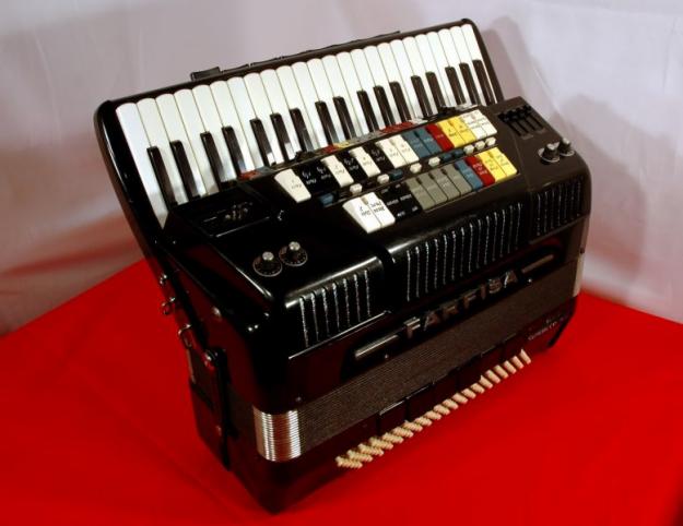 Vand acordeon electronic Farfisa Super Syntaccordeon - Pret | Preturi Vand acordeon electronic Farfisa Super Syntaccordeon