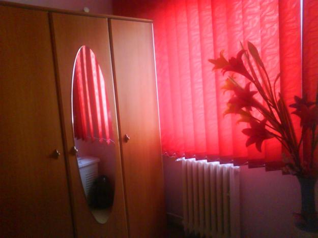 vind apartament zona vest ploiesti cu inbunatatiri etj1/4 rog seriozitate maxima - Pret | Preturi vind apartament zona vest ploiesti cu inbunatatiri etj1/4 rog seriozitate maxima
