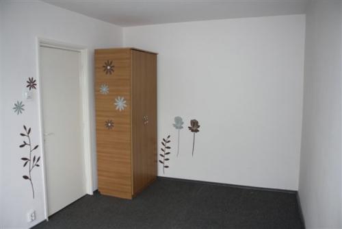 Apartament cu 2 camere semidecomandat oferit spre inchiriere. € 200 - Pret | Preturi Apartament cu 2 camere semidecomandat oferit spre inchiriere. € 200