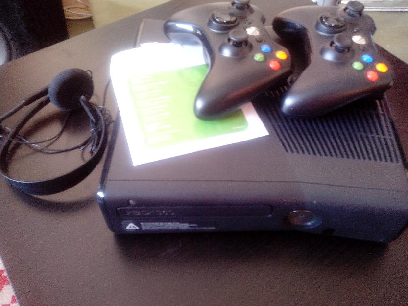 Vand consola Xbox 360 250gb cu garantie 2 controlere + jocuri - Pret | Preturi Vand consola Xbox 360 250gb cu garantie 2 controlere + jocuri