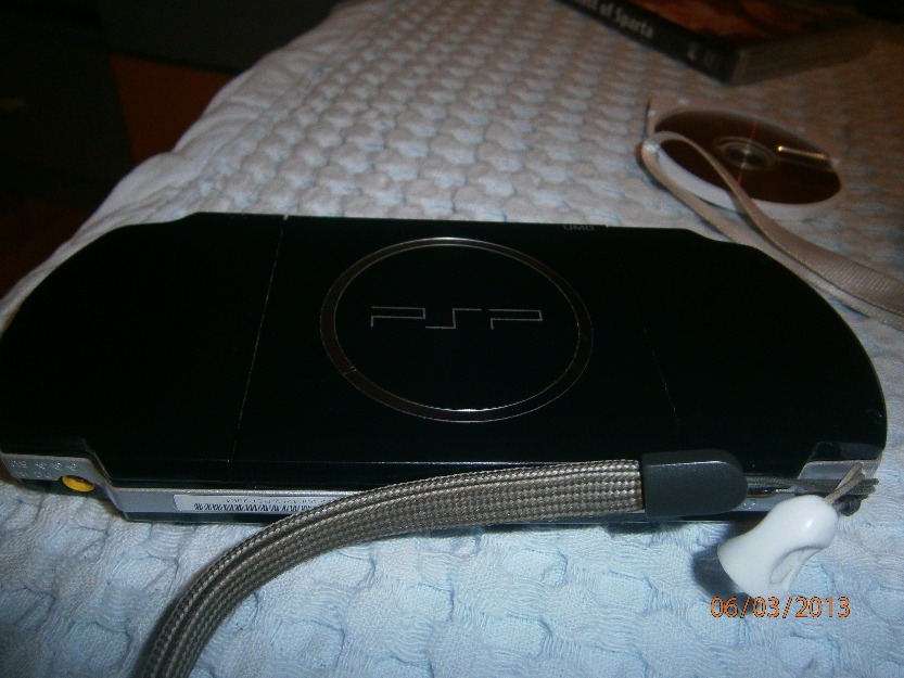 Vand PSP 3000 la cutie + jocuri UMD - Pret | Preturi Vand PSP 3000 la cutie + jocuri UMD