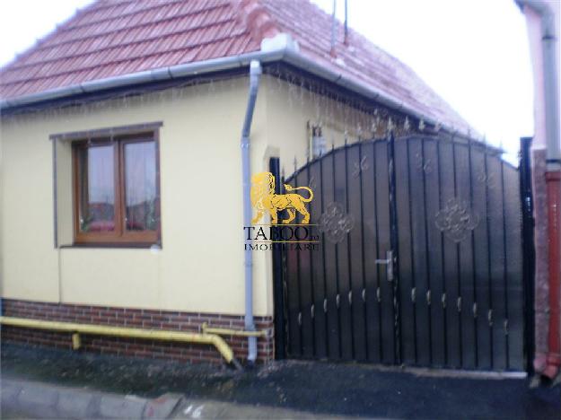 Casa singur in curte de vanzare in zona Piata Cluj - Pret | Preturi Casa singur in curte de vanzare in zona Piata Cluj