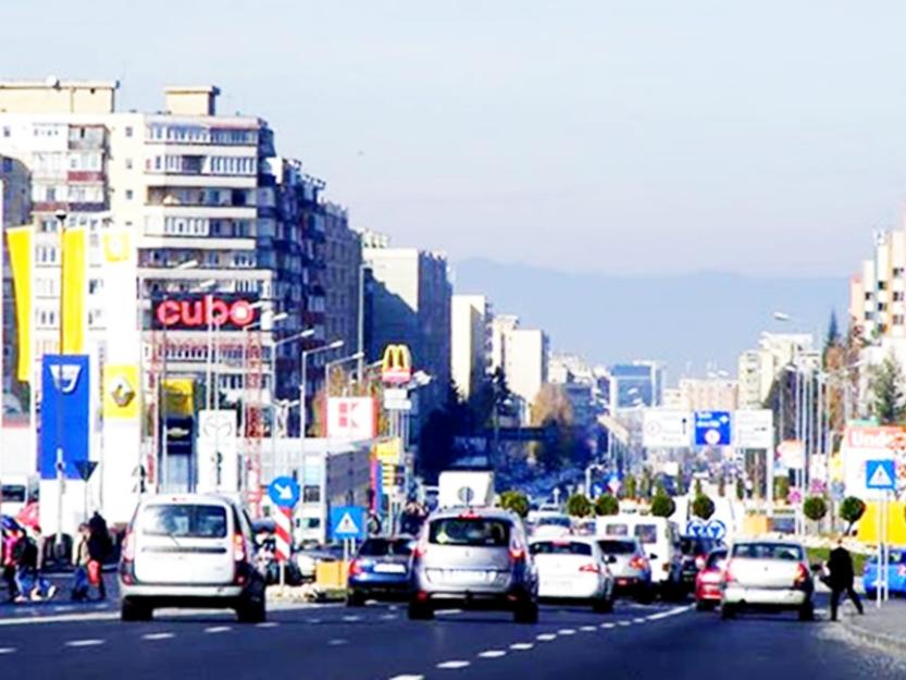 Inchiriez spatiu comercial cu vitrina, Calea Bucuresti. - Pret | Preturi Inchiriez spatiu comercial cu vitrina, Calea Bucuresti.