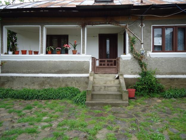 Vand casa cu livada(1100 m2) - Pret | Preturi Vand casa cu livada(1100 m2)